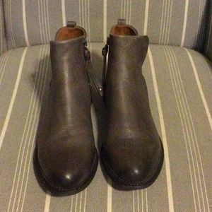 Great grey/brown fall bootie.